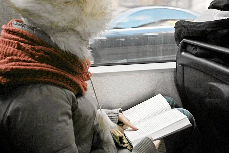 Z mobilnych bibliotek w tramwajach ZKM w Gdańsku zniknęły wszystkie książki. Gdańszczanie obawiają się, że większość została skradziona, a nie wypożyczona...
