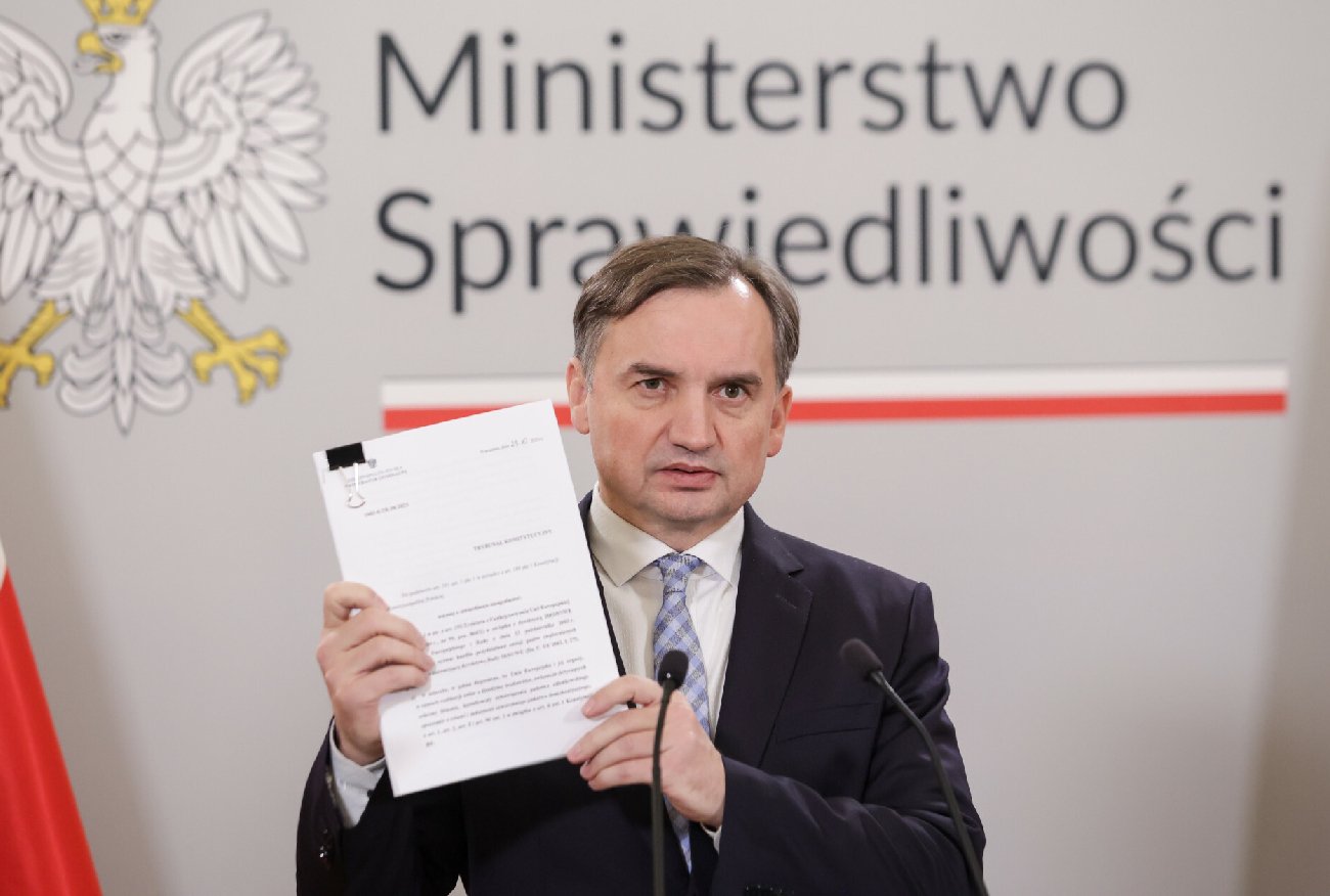 Co dzieje się ze Zbigniewem Ziobrą? "Stan jest bardzo poważny".