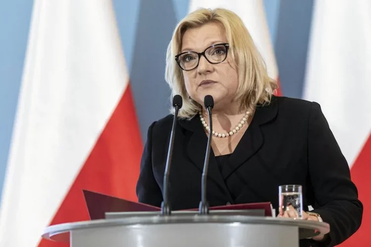 Europosłanka PiS Beata Kempa straciła nerwy na widok klapek z wizerunkiem Jana Pawła II, które można kupić w Internecie.