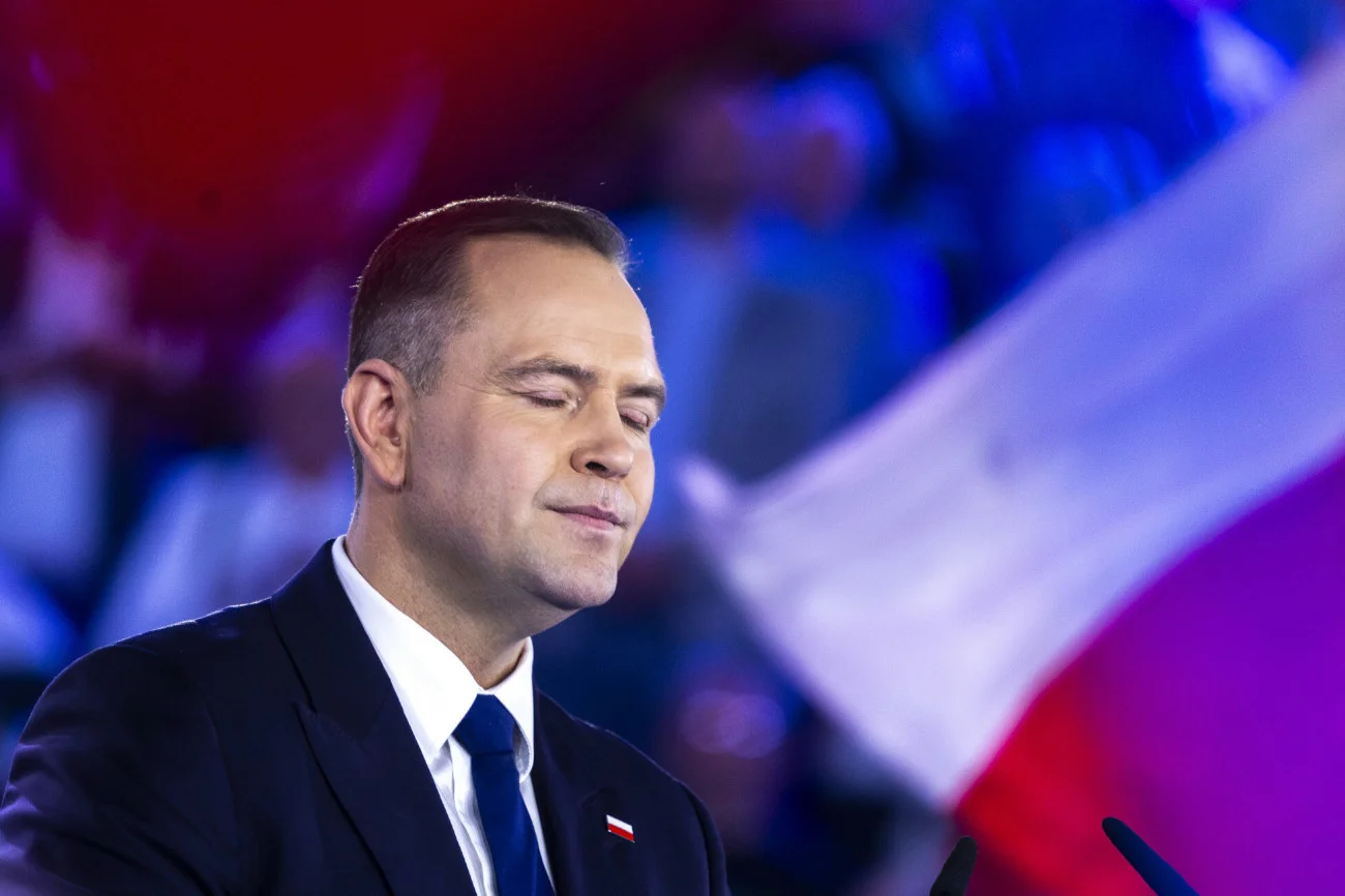 Afera mieszkaniowa Nawrockiego a nowy sondaż. Kandydat PiS traci poparcie