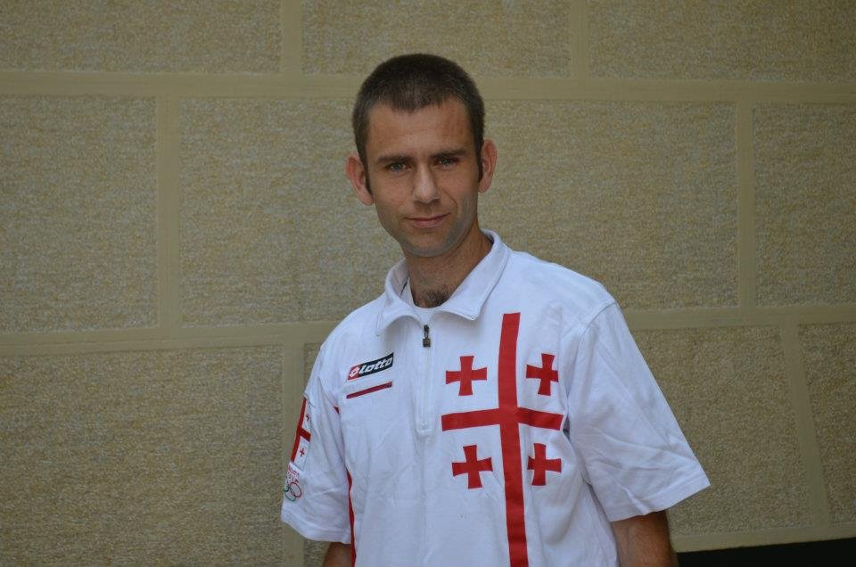 Polski chodziarz Maciej Rosiewicz podczas zaprzysiężenia w Tbilisi