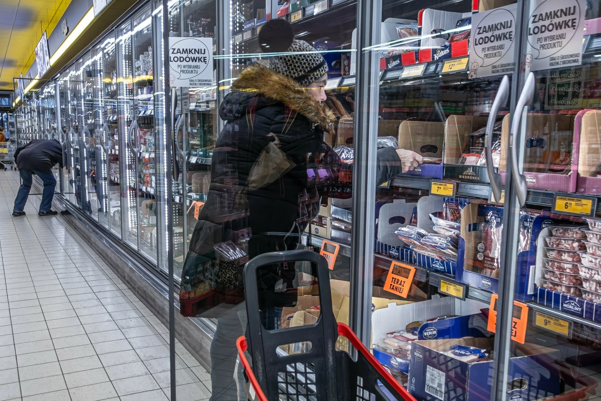 Wielka wyprzedaż mleka 3,2 proc. w Biedronce. Promocja 3+3 gratis to nie wszystko