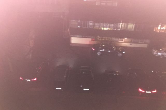 BOR-owcy zostawili samochody z włączonymi silnikami podczas czterogodzinnego spotkania w siedzibie PiS.