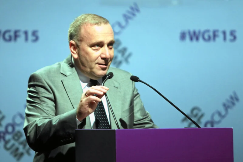 Schetyna straszy partią Kaczyńskiego i twierdzi, że spełnienie ich obietnic wyborczych będzie zgubne dla gospodarki.
