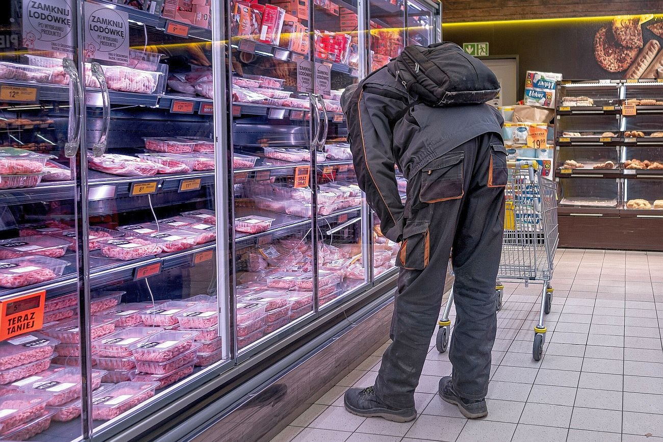 Biedronka uruchomiła potężne promocje na mięso i wędliny, akurat na święta