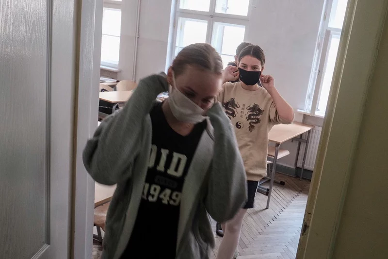 Uczniowie mogą wrócić do szkół w tzw. bańkach.
