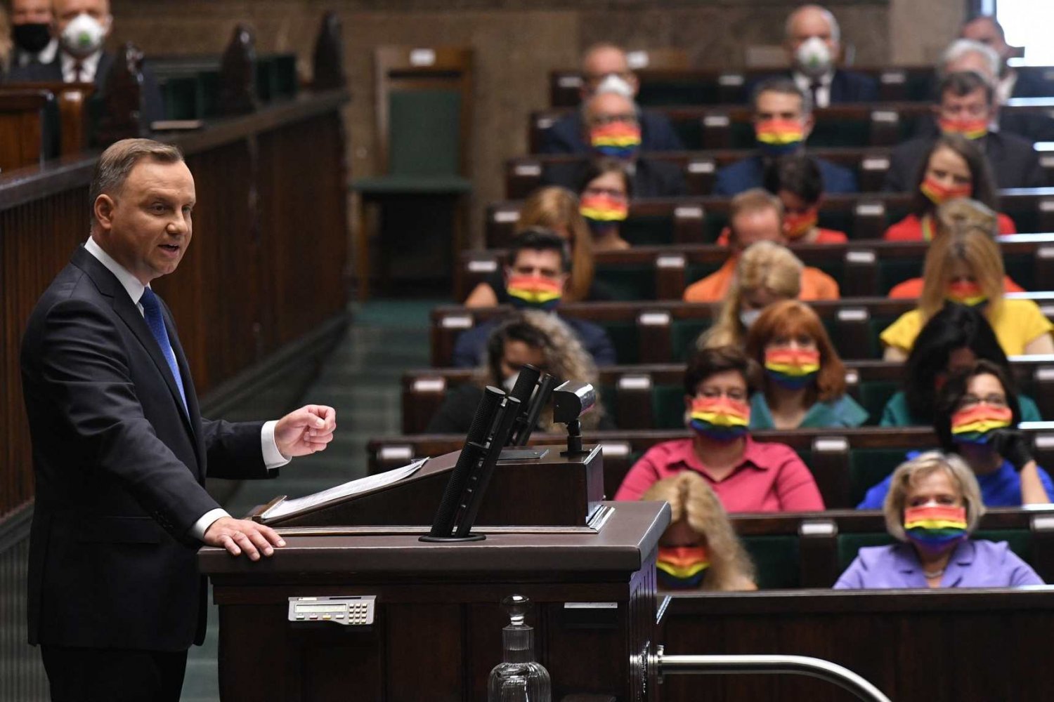Andrzej Duda nie lubi chodzić w maseczce. Prezydent wyjaśnił, dlaczego wystąpił z odsłoniętą twarzą na swoim zaprzysiężeniu.