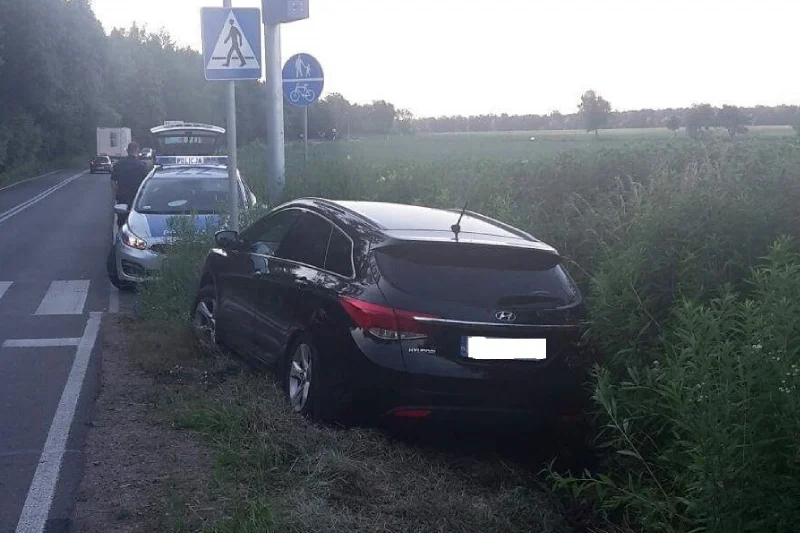 14-latek ukradł mamie samochód. Jego wycieczka skończyła się w rowie