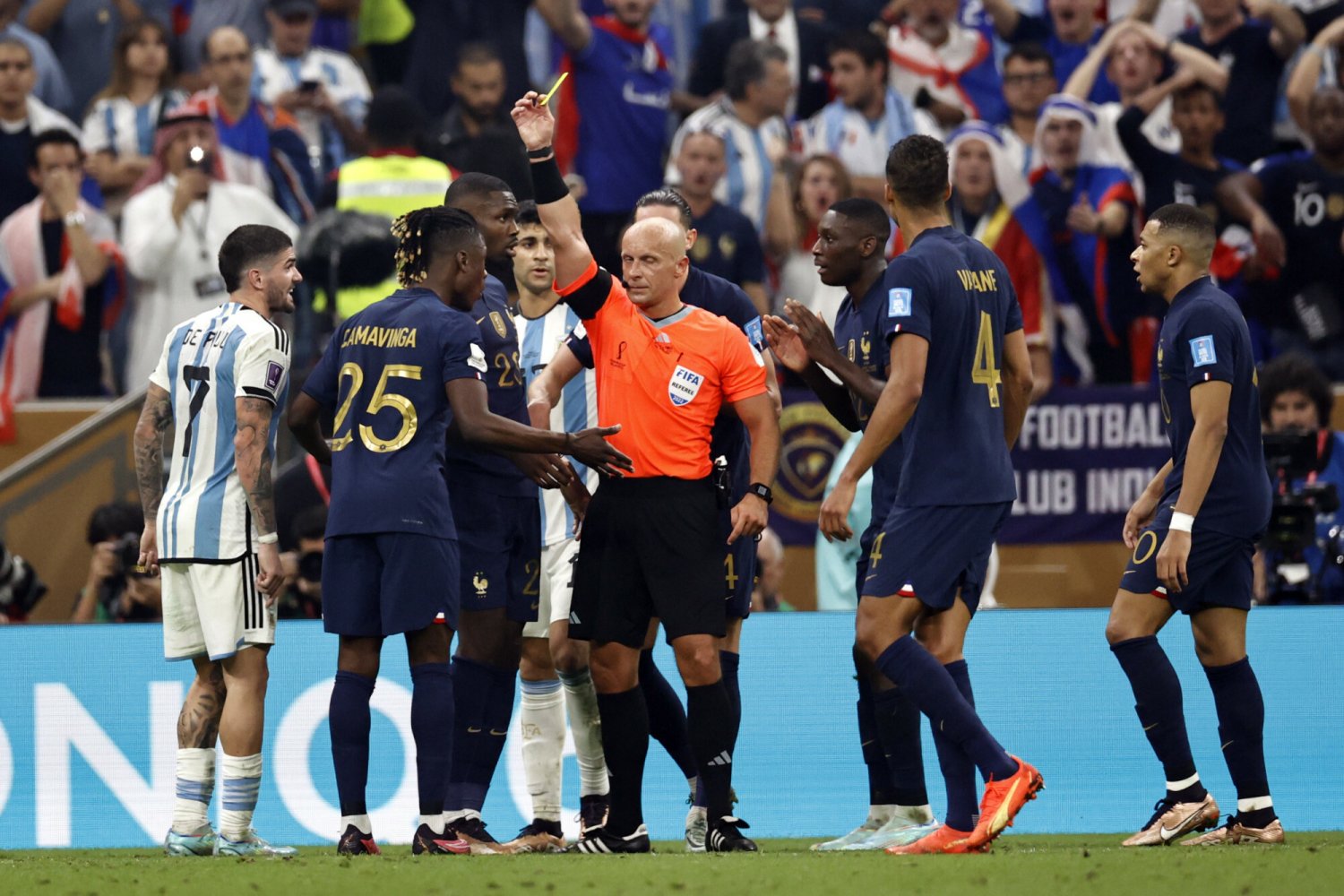 Francuzi chcą powtórzyć finał MŚ, zbierają podpisy. Marciniak wyjaśnił ich jednym zdjęciem