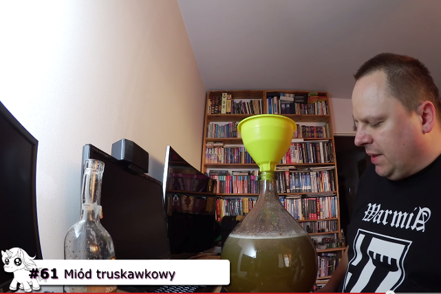 Jerzy Mackiewicz robi domowe wina