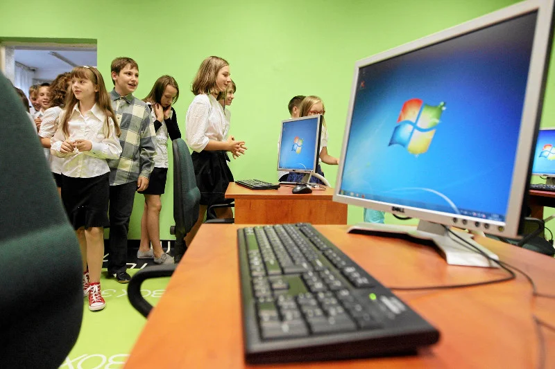 Laptopa dla każdego ucznia? W polskich szkołach na ośmiu uczniów przypada jeden komputer