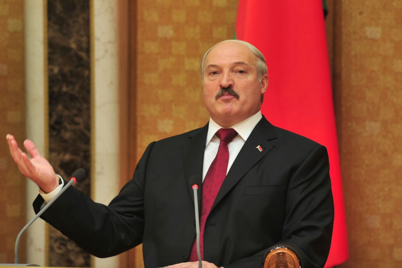 Aleksandr Łukaszenka domaga się korytarza humanitarnego przez Polskę.