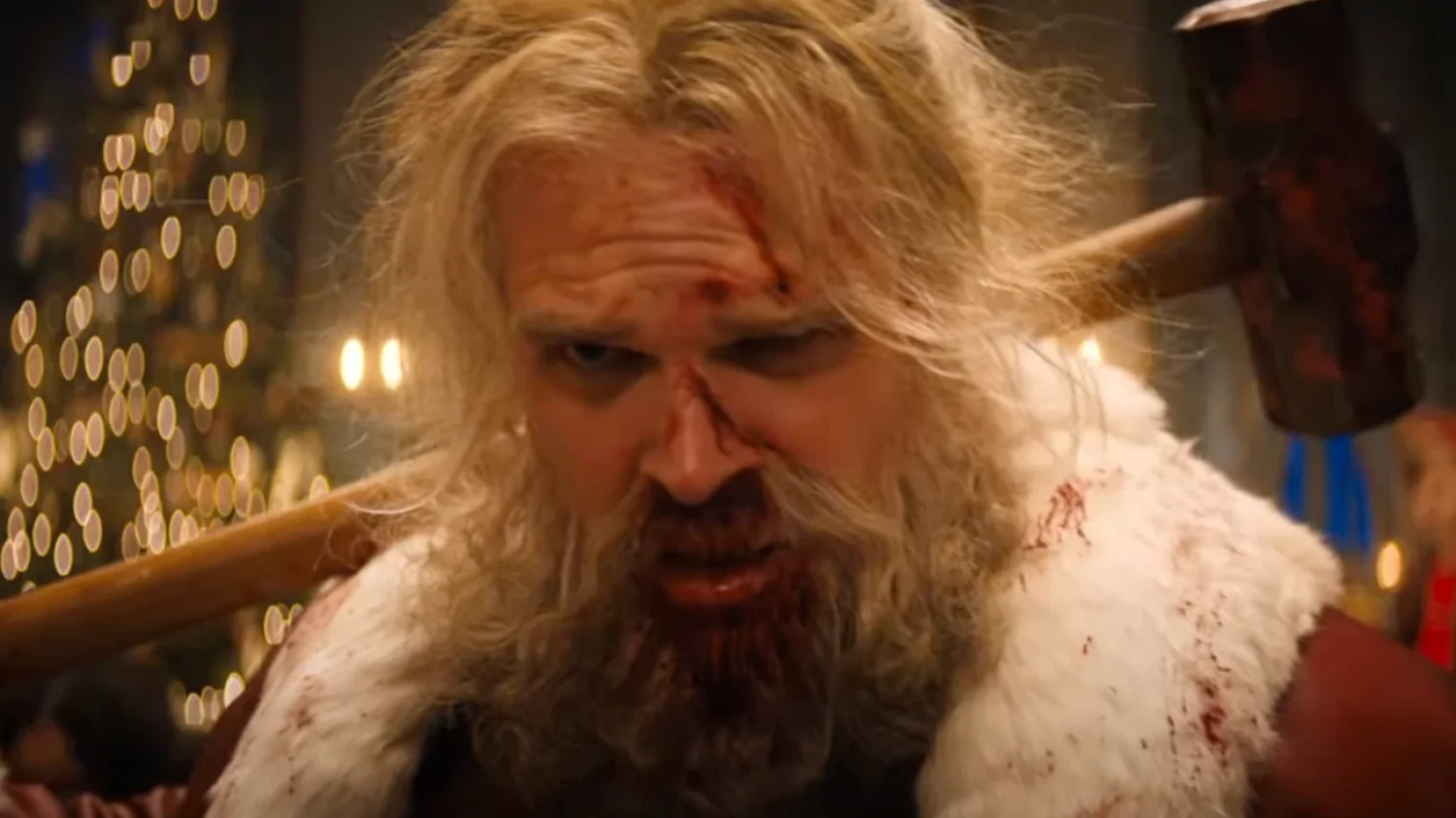 "Dzika noc" recenzja David Harbour jako Święty Mikołaj w "Dzikiej nocy"