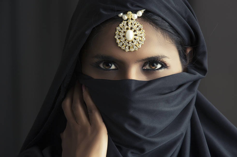 Arabki i Azjatki są najlepszymi wizażystkami w kategorii malowania oczu