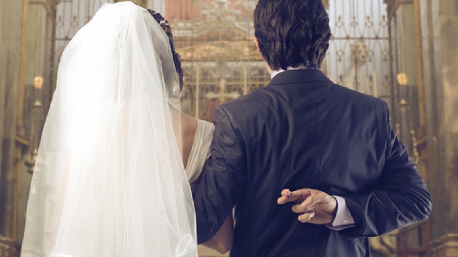 [url=http://www.shutterstock.com/pic-102665183/stock-photo-marrying-couple-in-a-church-with-groom-crossing-his-fingers-behind-his-back.html?src=csl_recent_image-1]Brytyjska wiza za ślub z Polką[/url]