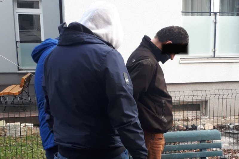 Policja zatrzymała mężczyznę, który wykopał zwłoki ojca.