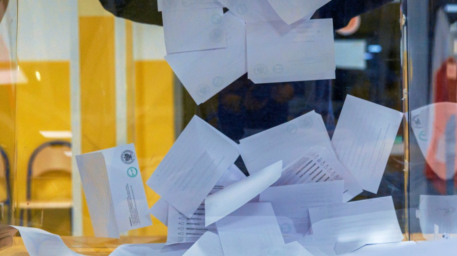 Sąd Najwyższy pod presją. Lawina protestów po wyborach – podano liczbę urna wyborcza