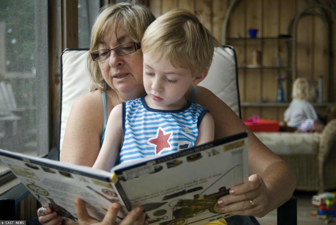 Kobiety, które mają dorosłe dzieci, są nagabywane o to, kiedy będą miały wnuki. Kobiety, które mają dorosłe dzieci, są nagabywane o to, kiedy będą miały wnuki.