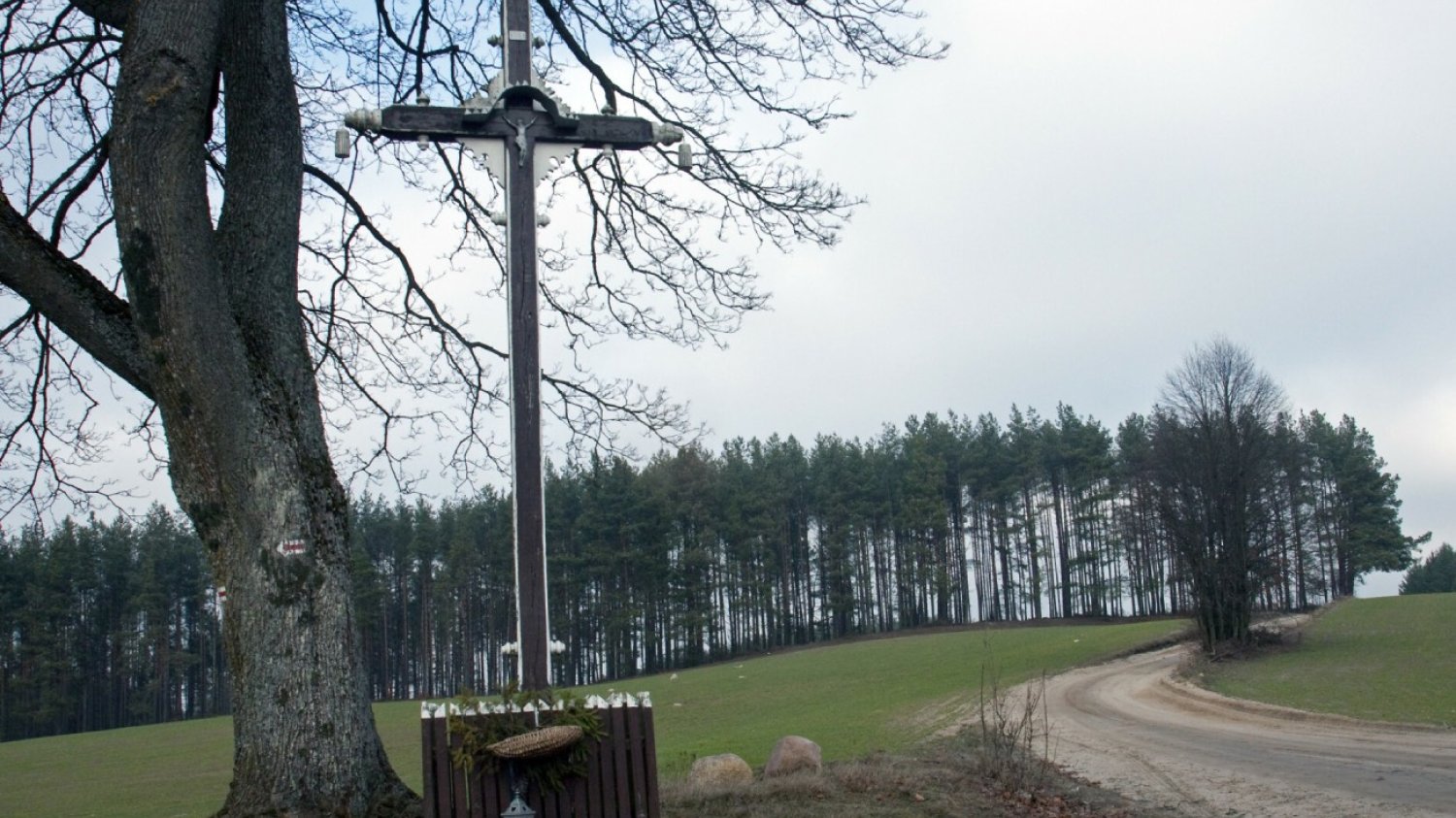przydrożny krzyż
