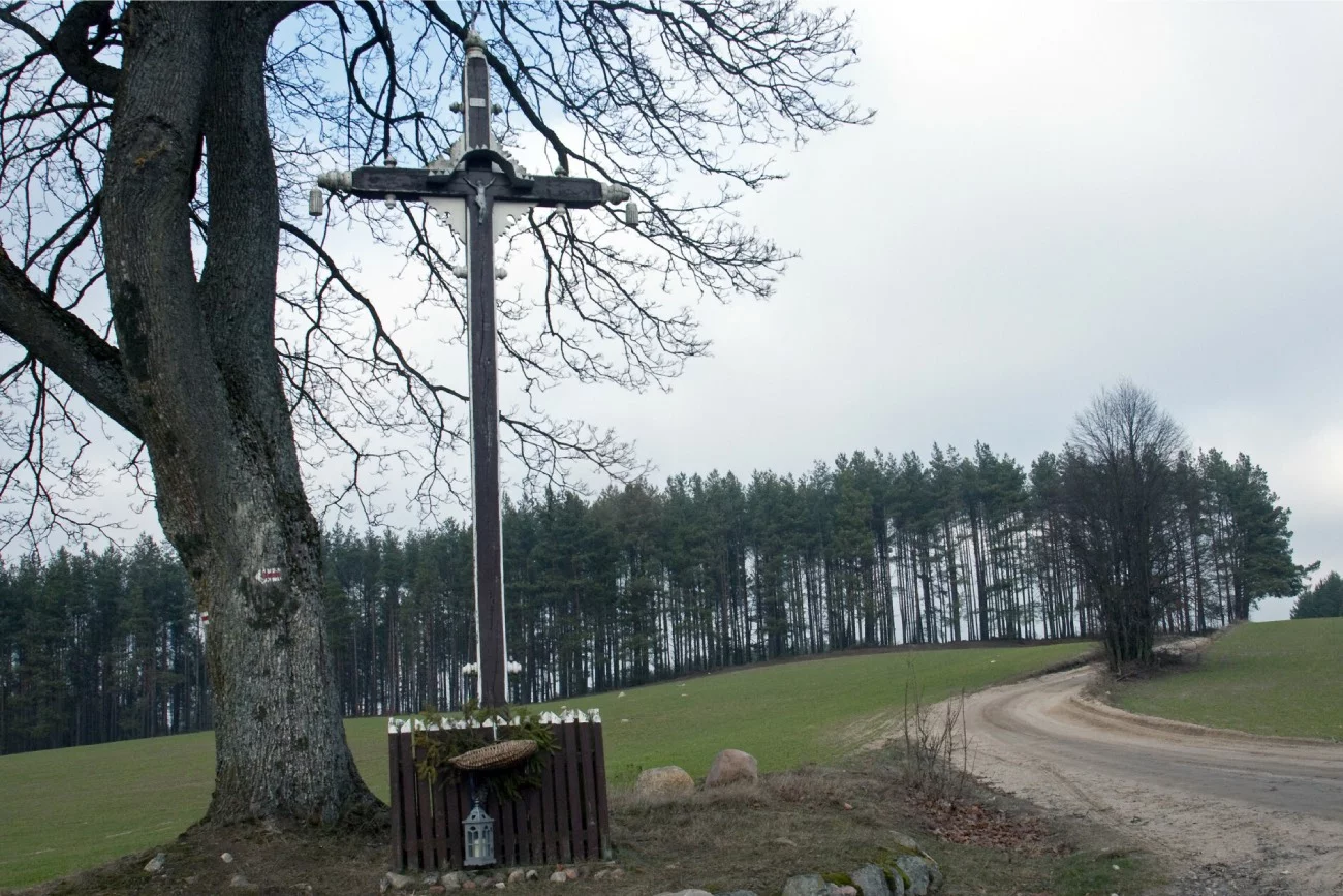 przydrożny krzyż