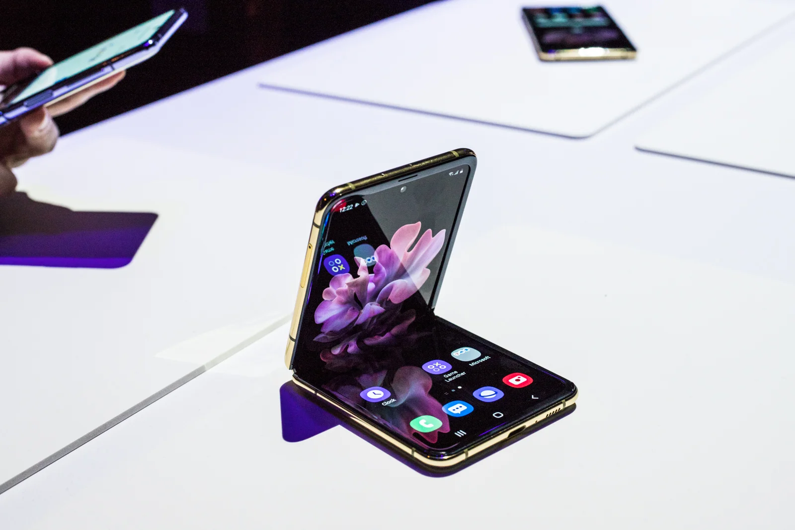 Z Flip po rozłożeniu jest już "normalnym" smartfonem