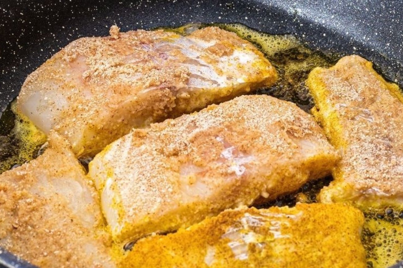 Ryba na obiad nie musi być droga. Ta jest smaczna i dostaniesz ją w każdym sklepie.