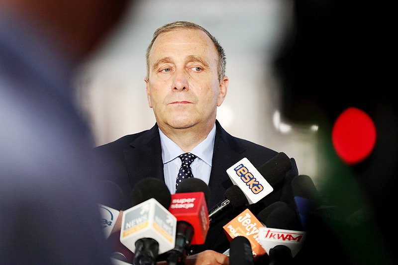 Lider PO Grzegorz Schetyna nie odrzuca propozycji Ryszarda Petru. Szanse na powstanie jednoczącego opozycję Frontu Demokratycznego wzrastają.