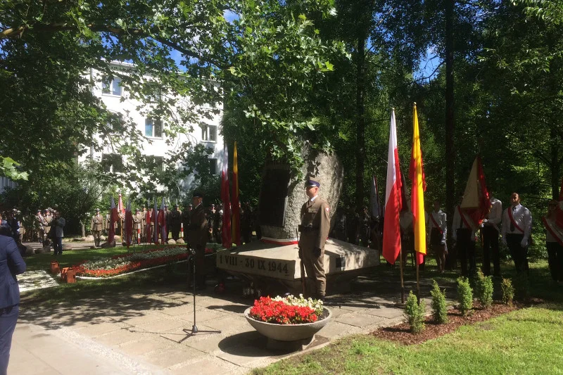 Nawet podczas obchodów rocznicy Powstania Warszawskiego nie może obyć sie bez polityki. Tym razem uprawianej przez księdza.