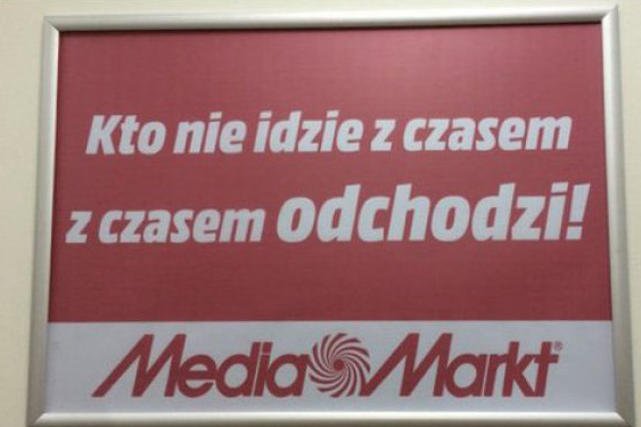 Tablica, która ma motywować nas by bardziej przestraszyła.