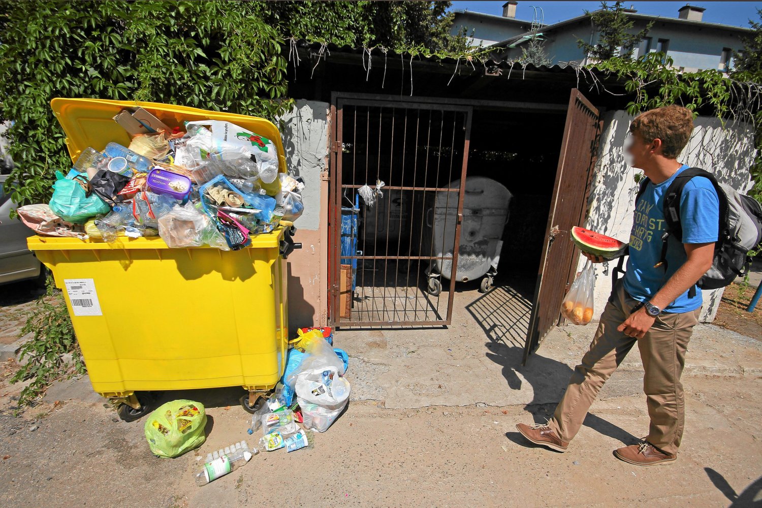 Gdzie wyrzucić stare ubrania? Tylko w PSZOK-ach