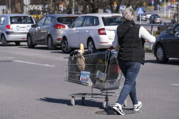 Wyjście na zakupy podczas kwarantanny to czysty egoizm.