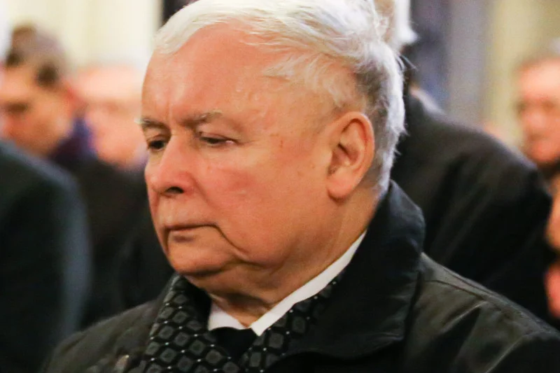Jarosław Kaczyński na Wawelu w miesięcznicę pogrzebu brata.