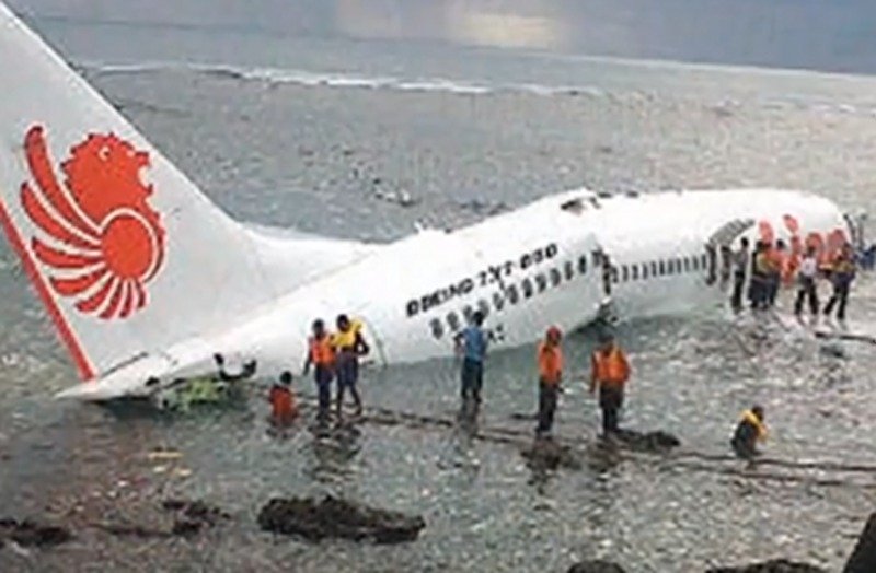 Boeing indonezyjskich linii lotniczych który rozbił się na wyspie Bali.