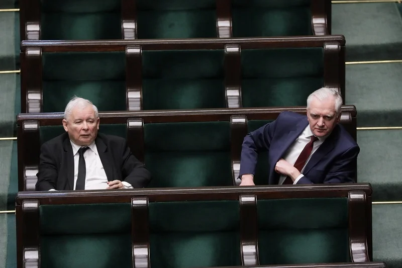 Jarosław Kaczyński węszy spisek w obozie władzy.