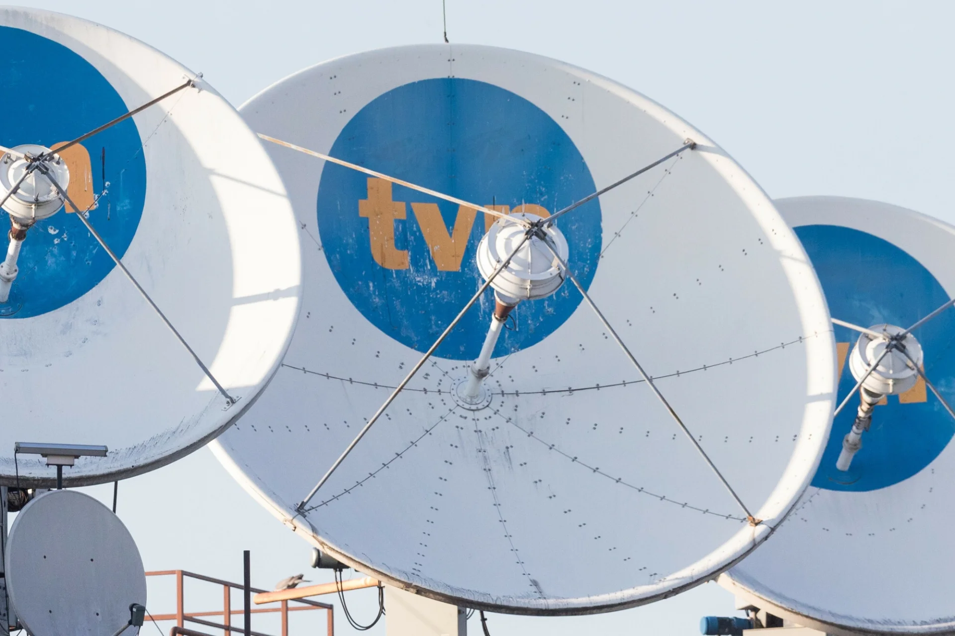 TVN rezygnuje z emisji jednego kanału naziemnie.