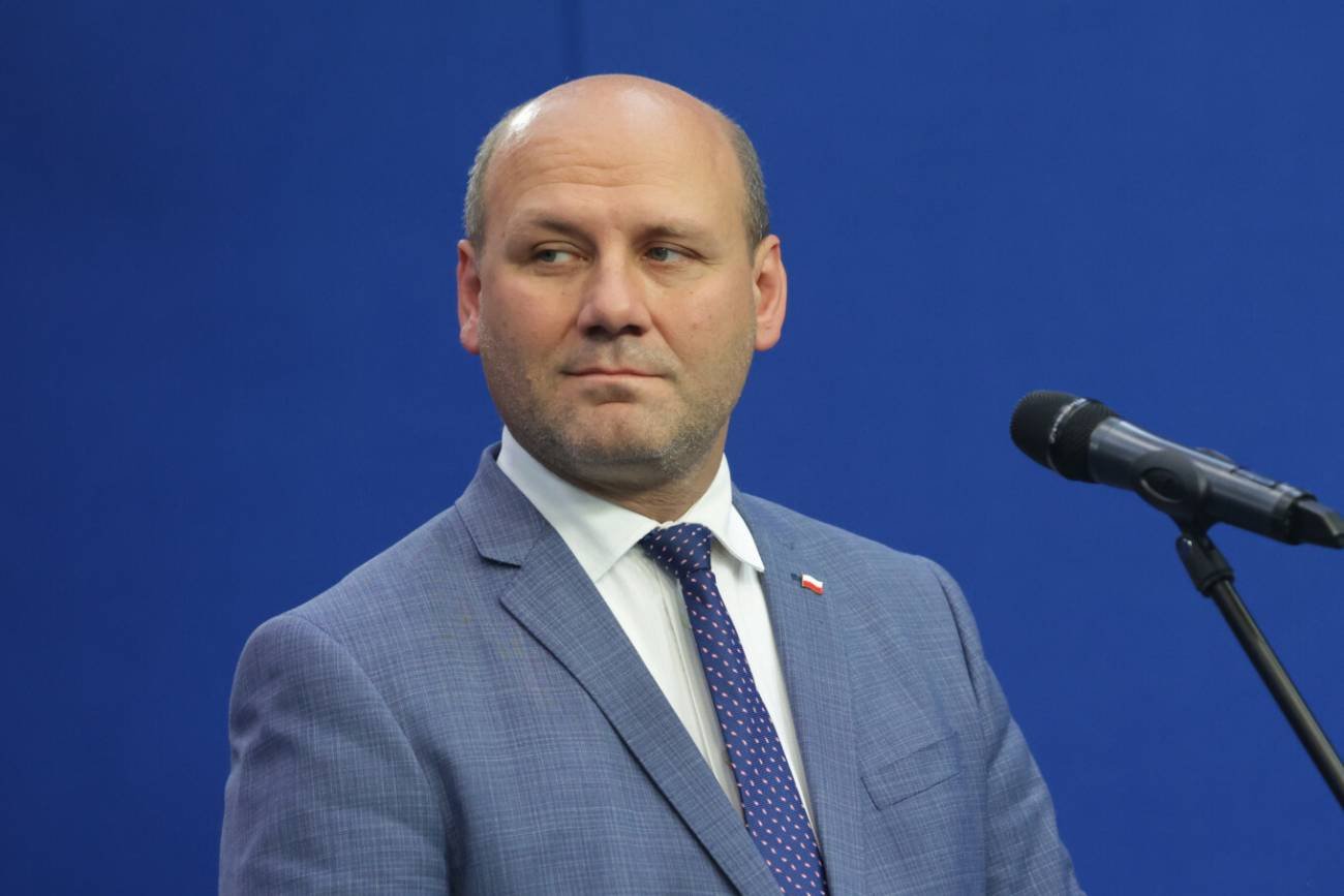 Szynkowski vel Sęk o KPO. Wskazał, że wizyta Donalda Tuska nie pomoże