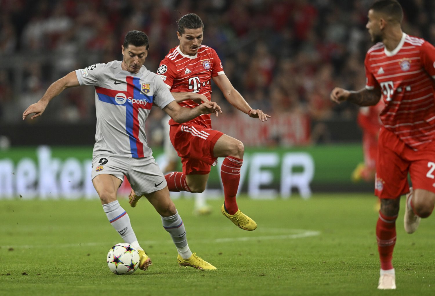 Ależ było blisko gola! Dwa pudła Lewandowskiego w starciu z Bayernem Monachium