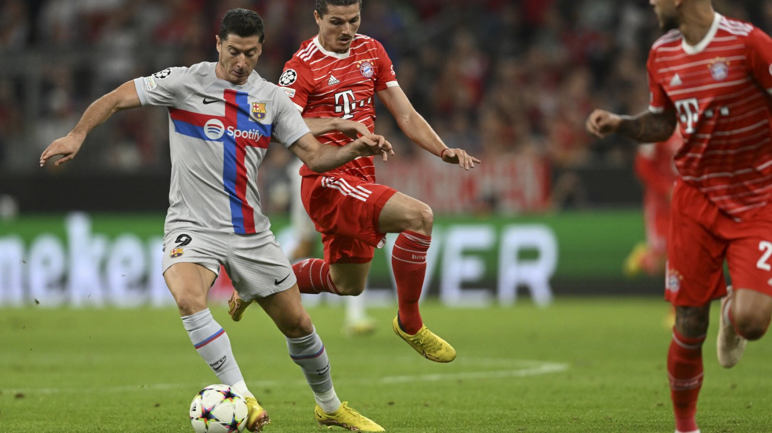 Ależ było blisko gola! Dwa pudła Lewandowskiego w starciu z Bayernem Monachium