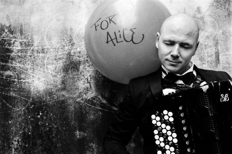 Marcin Wyrostek – laureat II edycji "Mam talent!" – właśnie wydał swoją trzecią płytę. Krążek zatytułowany "For Alice" zadedykował swojej żonie.