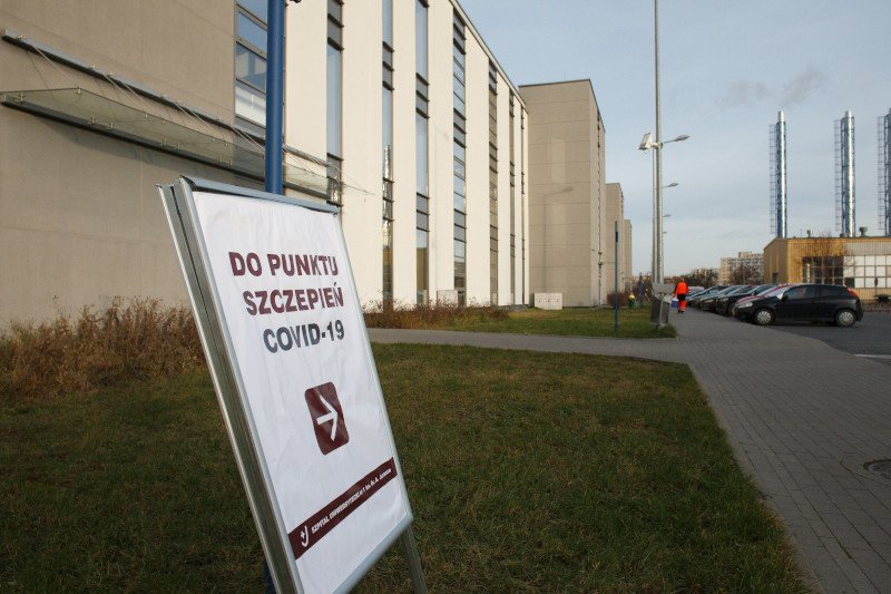 Tablice Informujace o punkcie szczepien Covid 19 w Szpitalu Uniwersyteckim nr 1 im. dr. A. Jurasza. Fot. Roman Bosiacki / Agencja Gazeta