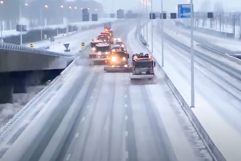 Pierwsza burza śnieżna od 10 lat nawiedziła Holandię.