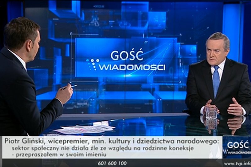 Wicepremier Piotr Gliński dolał oliwy do ognia. Miał wytłumaczyć się ze swoich przeprosin. Tymczasem wypunktował materiały "Wiadomości" o organizacjach pozarządowych.
