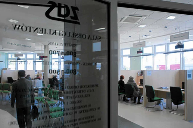 ZUS zbankrutuje przed 2020 rokiem. Autorzy raportu podważają rządowe prognozy