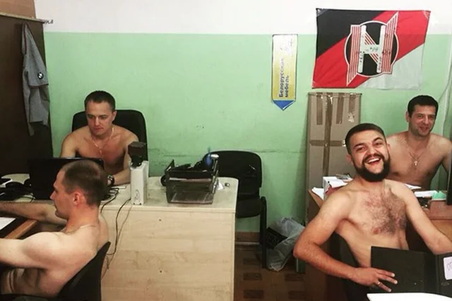 Białorusini kpią z Łukaszenki, rozbierając się w pracy – tak jak chciał.