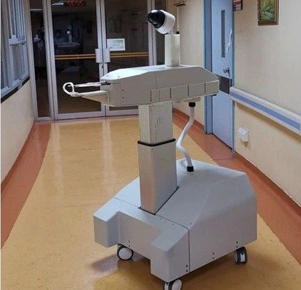 Jak ograniczyć kontakt z osobami zakażonymi koronawirusem? Nowe urządzenie opracowane przez chińskich naukowców może skutecznie zastąpić w niektórych czynnościach personel medyczny.