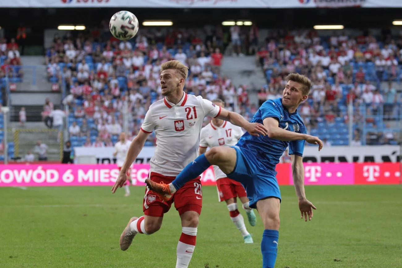 Kamil Jóźwiak w meczu z Islandią, pomocnik chce być motorem napędowym kadry