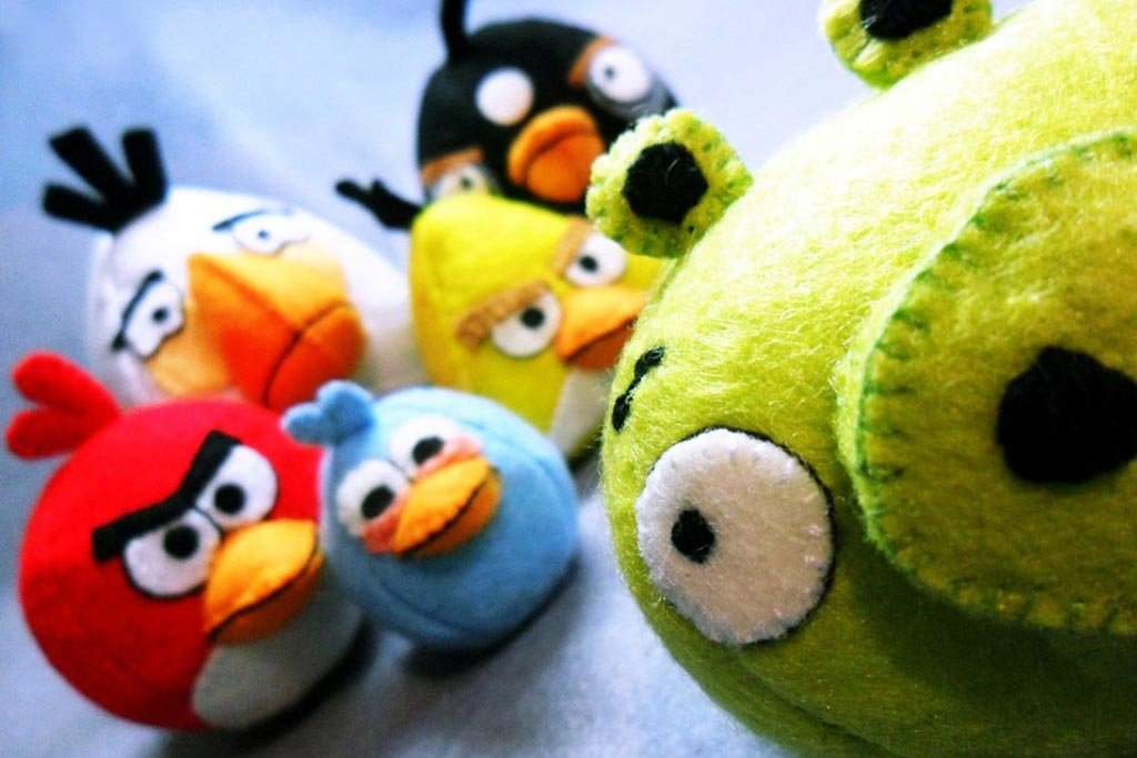 Ręcznie robione zabawki wzorowane na postaciach z gier Angry Birds