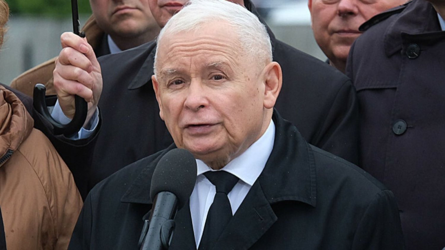 Krzyki na miesięcznicy smoleńskiej. Ta reakcja Kaczyńskiego zaskakuje Krzyki "kłamca" na miesięcznicy smoleńskiej. Reakcja Kaczyńskiego zaskakuje.