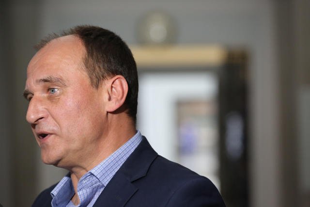 Paweł Kukiz przekonuje, że na podwyżkach się nie wzbogaci.