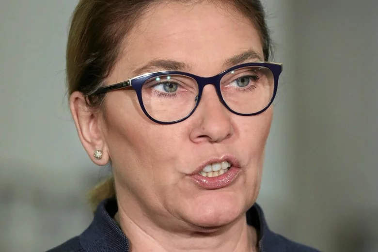 Beata Mazurek wyjaśniła, dlaczego Jarosław Kaczyński nie odbiera wezwania do zapłaty 50 tys. zł, których domaga się od niego austriacki biznesmen Gerald Birgfellner.